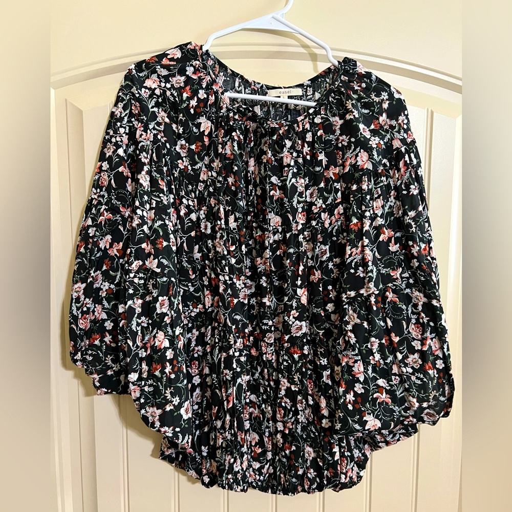 Beautiful Easel flowering poncho style top with scrunchie sleeves and bottom